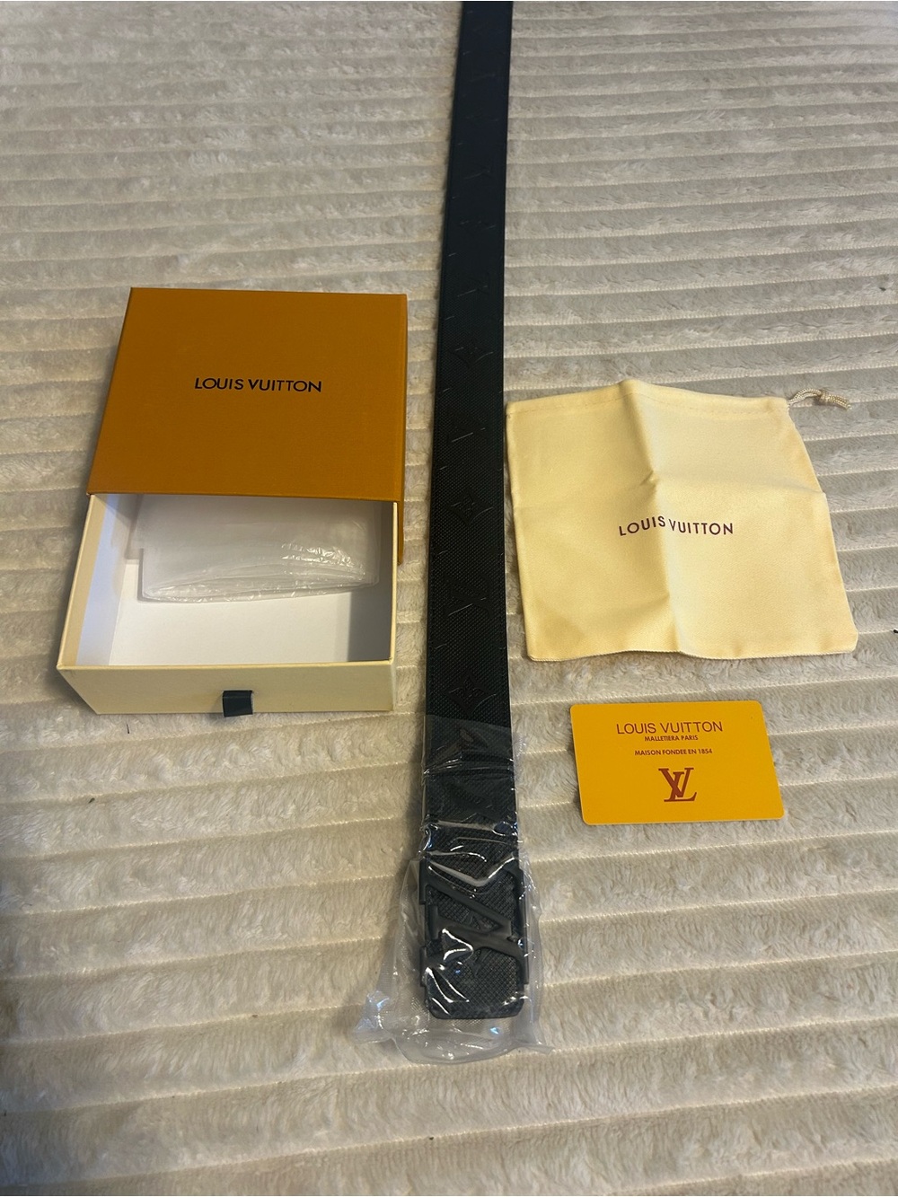 Louis Vuitton Black Textured LV Buckle Men's Belt with Box